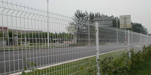 201241316355724.jpg 護(hù)欄網(wǎng)廠家